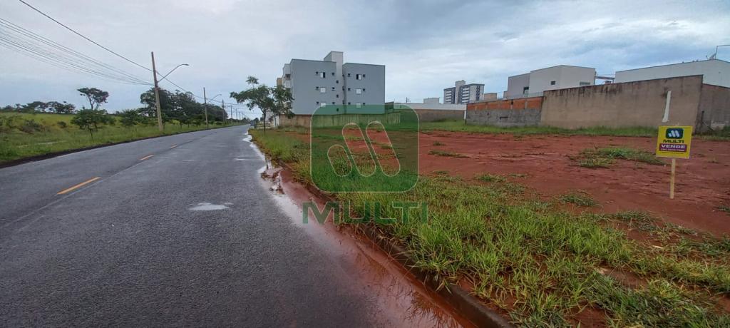 Terreno à venda com 1 quarto, 513m² - Foto 1