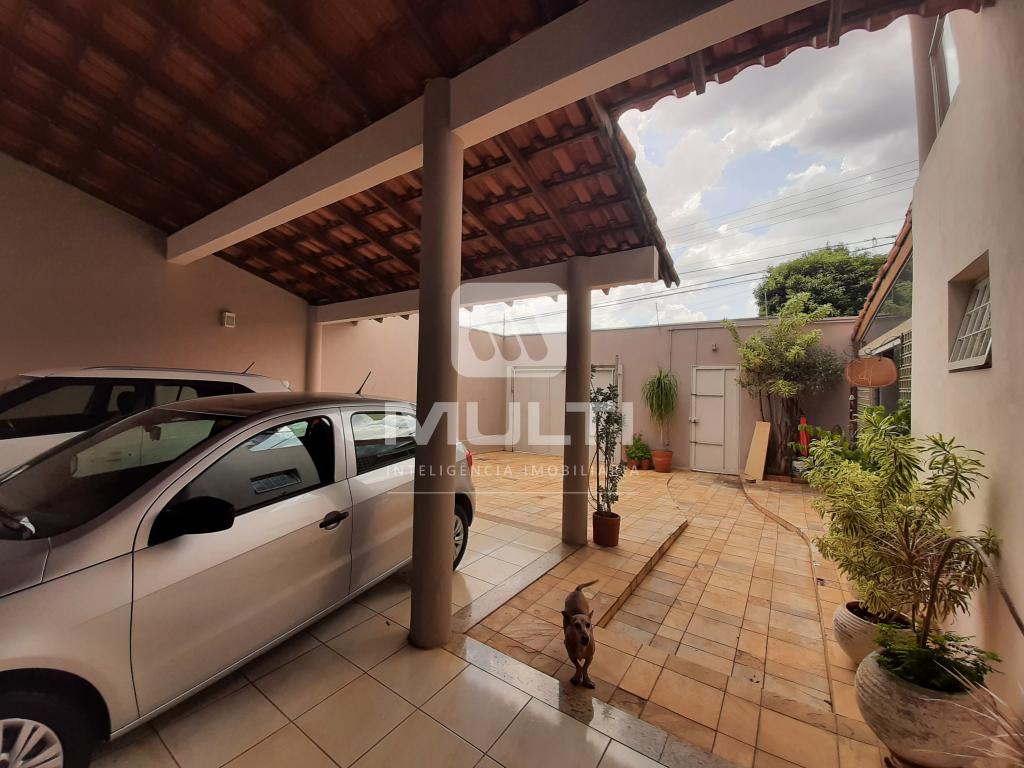 Casa à venda com 4 quartos, 354m² - Foto 1