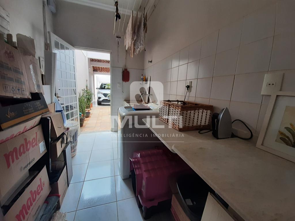 Casa à venda com 4 quartos, 354m² - Foto 18