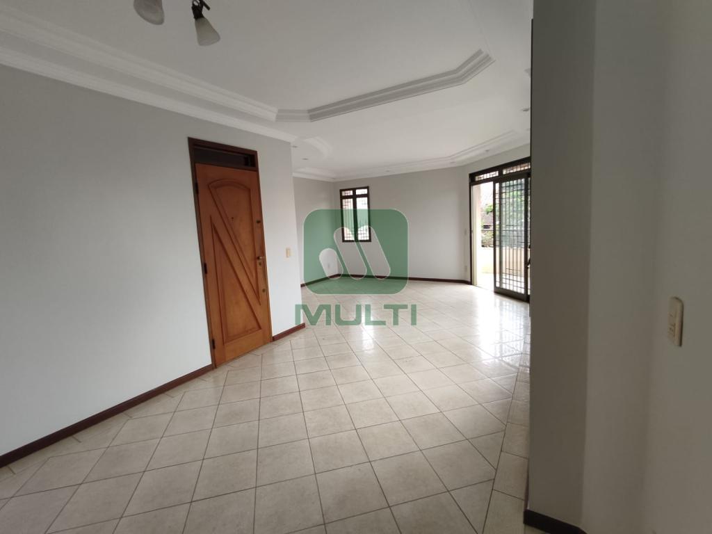 Apartamento à venda com 4 quartos, 200m² - Foto 1