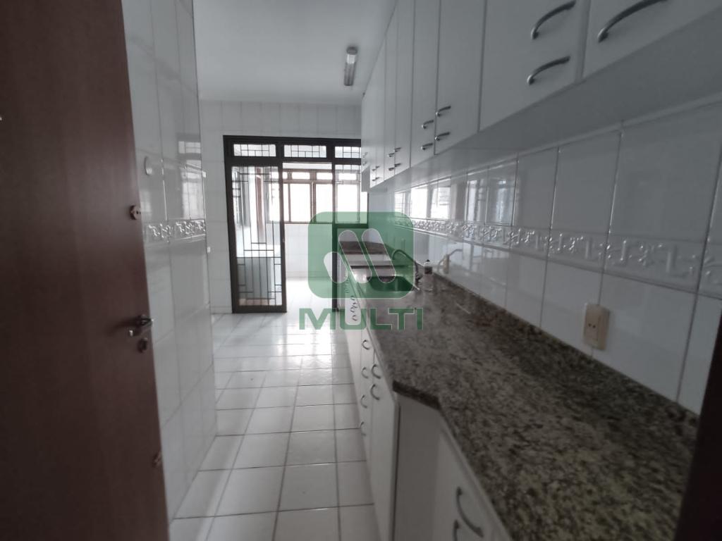 Apartamento à venda com 4 quartos, 200m² - Foto 8