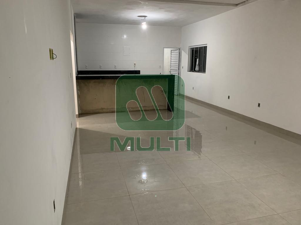 Casa à venda com 3 quartos, 151m² - Foto 1