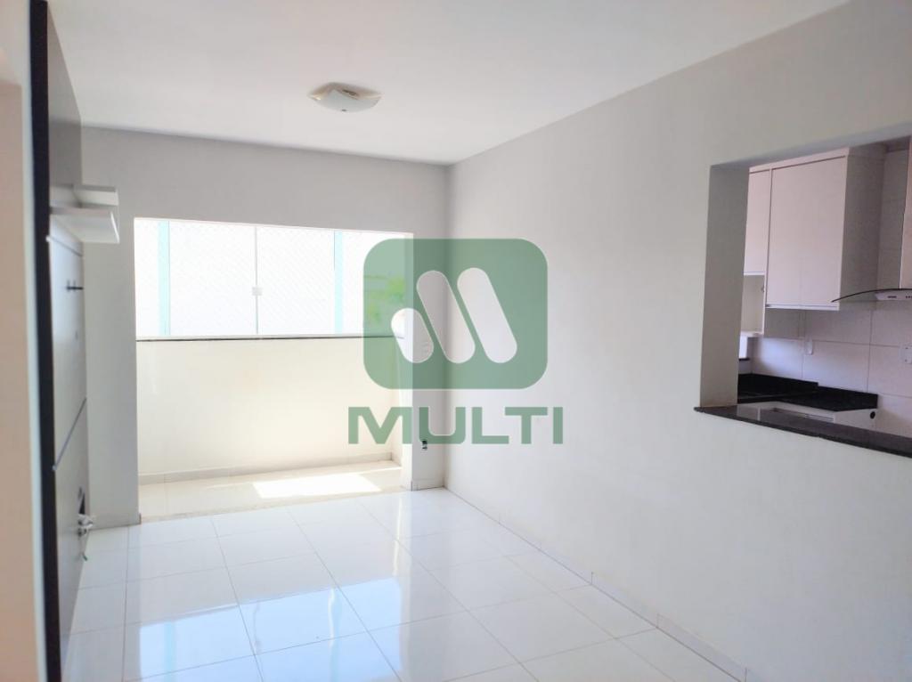 Apartamento à venda com 2 quartos, 70m² - Foto 2