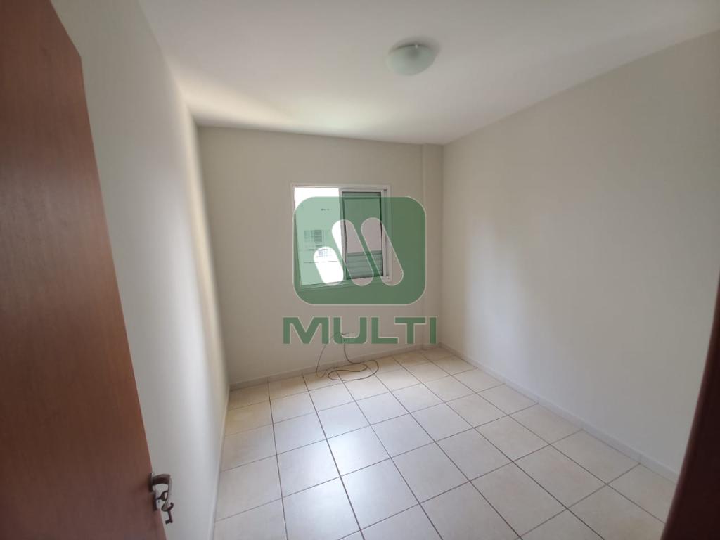 Apartamento à venda com 3 quartos, 90m² - Foto 2