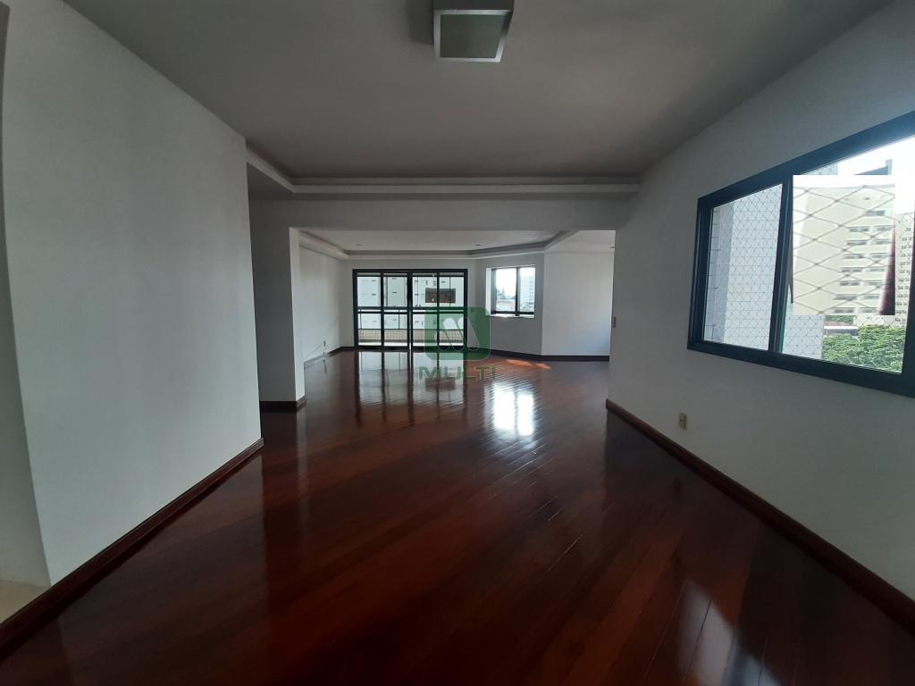 Apartamento à venda com 4 quartos, 200m² - Foto 1