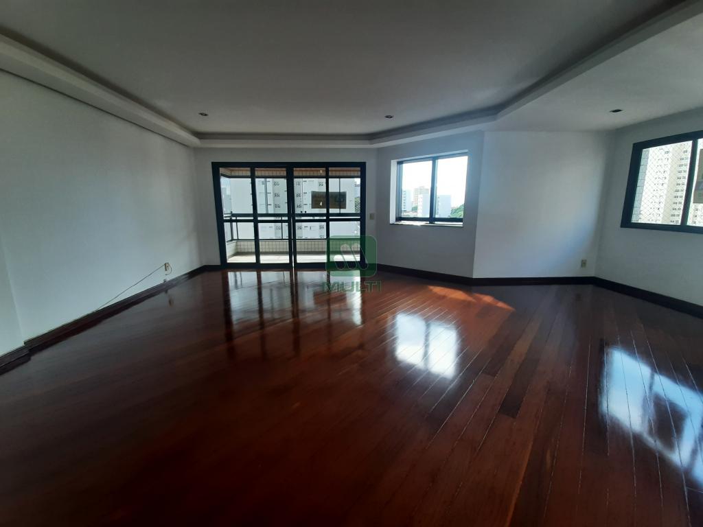 Apartamento à venda com 4 quartos, 200m² - Foto 2