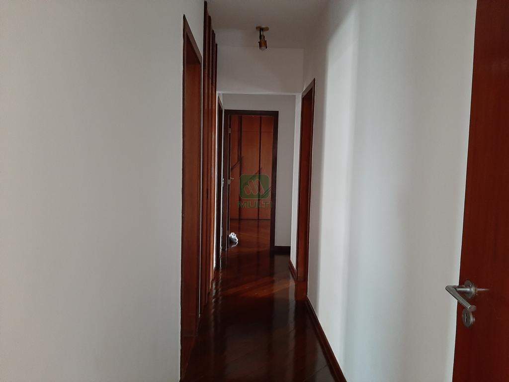 Apartamento à venda com 4 quartos, 200m² - Foto 6