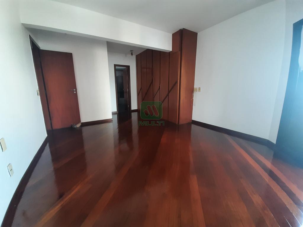 Apartamento à venda com 4 quartos, 200m² - Foto 13