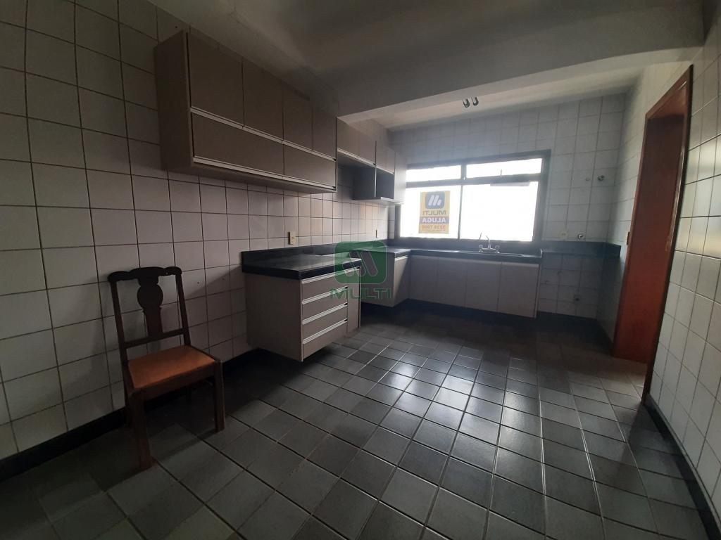 Apartamento à venda com 4 quartos, 200m² - Foto 17