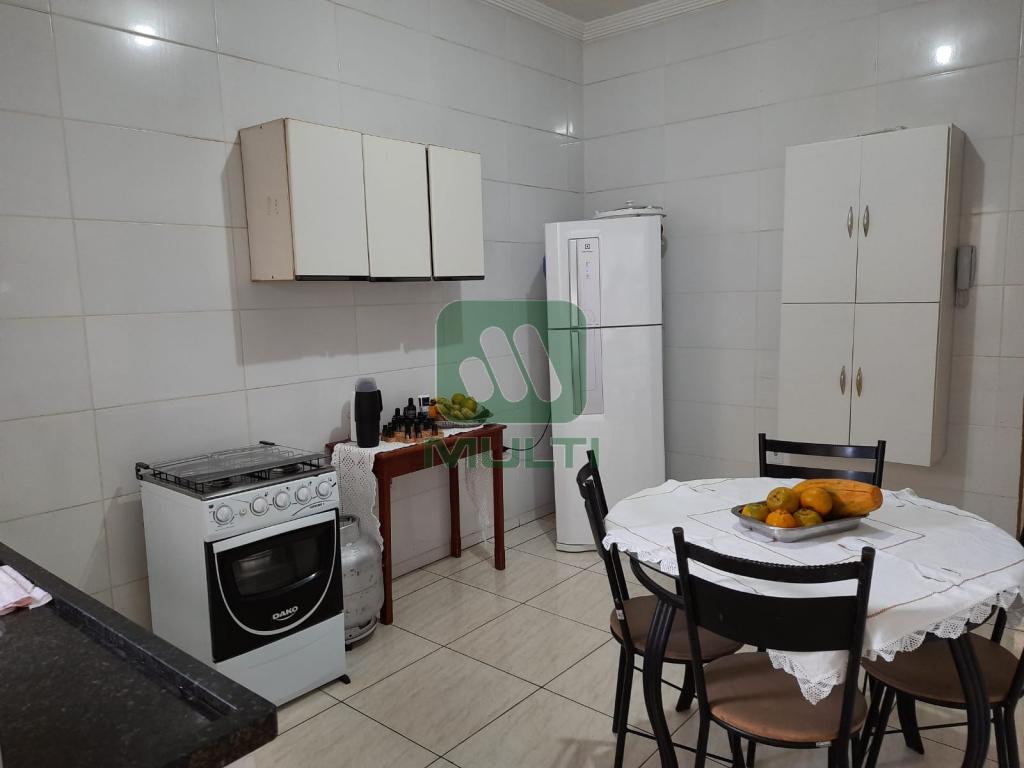 Casa à venda com 3 quartos, 109m² - Foto 11