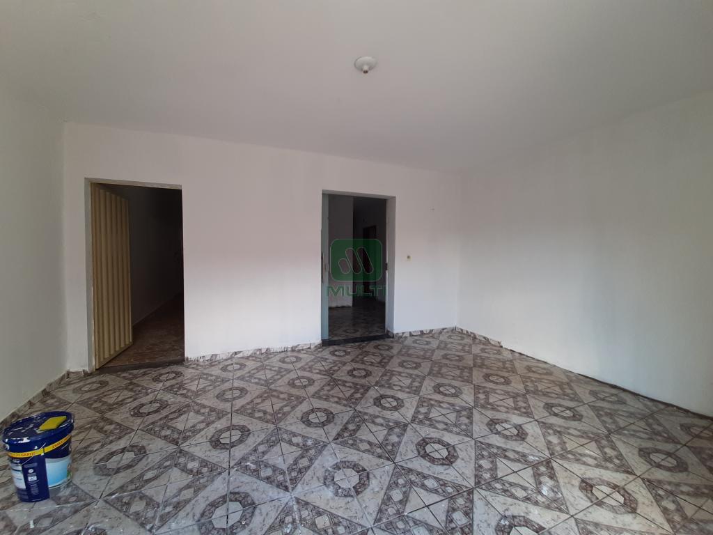 Casa à venda com 3 quartos, 191m² - Foto 1