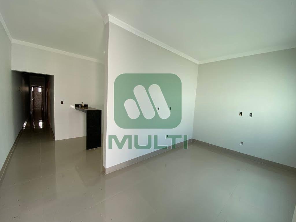 Casa à venda com 3 quartos, 78m² - Foto 1