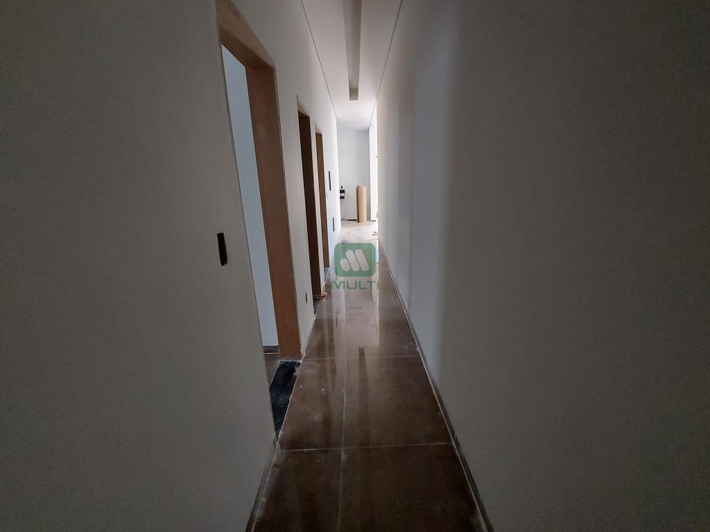 Casa à venda com 3 quartos, 150m² - Foto 1