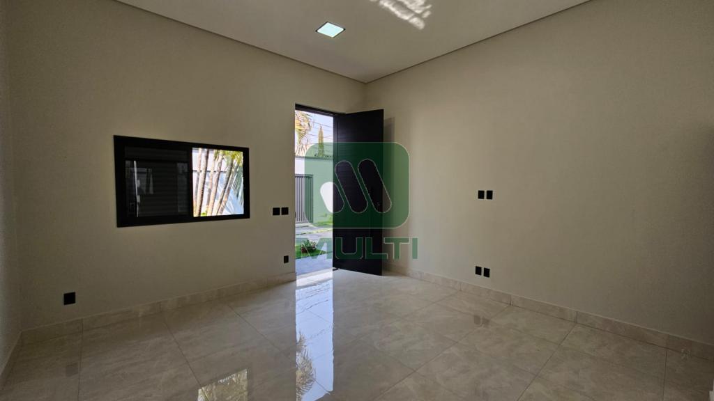 Casa à venda com 3 quartos, 180m² - Foto 4