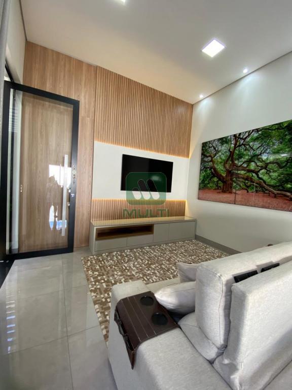 Casa à venda com 3 quartos, 200m² - Foto 1