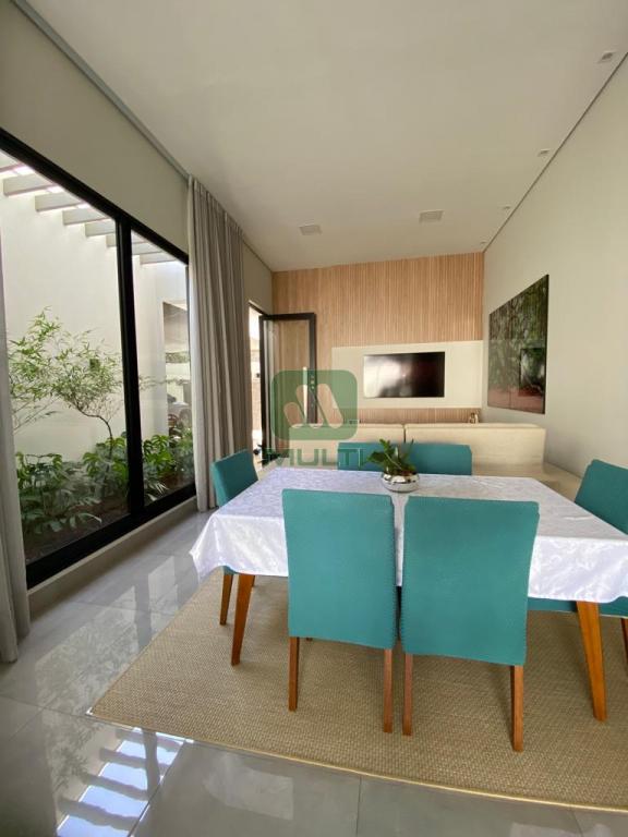 Casa à venda com 3 quartos, 200m² - Foto 2