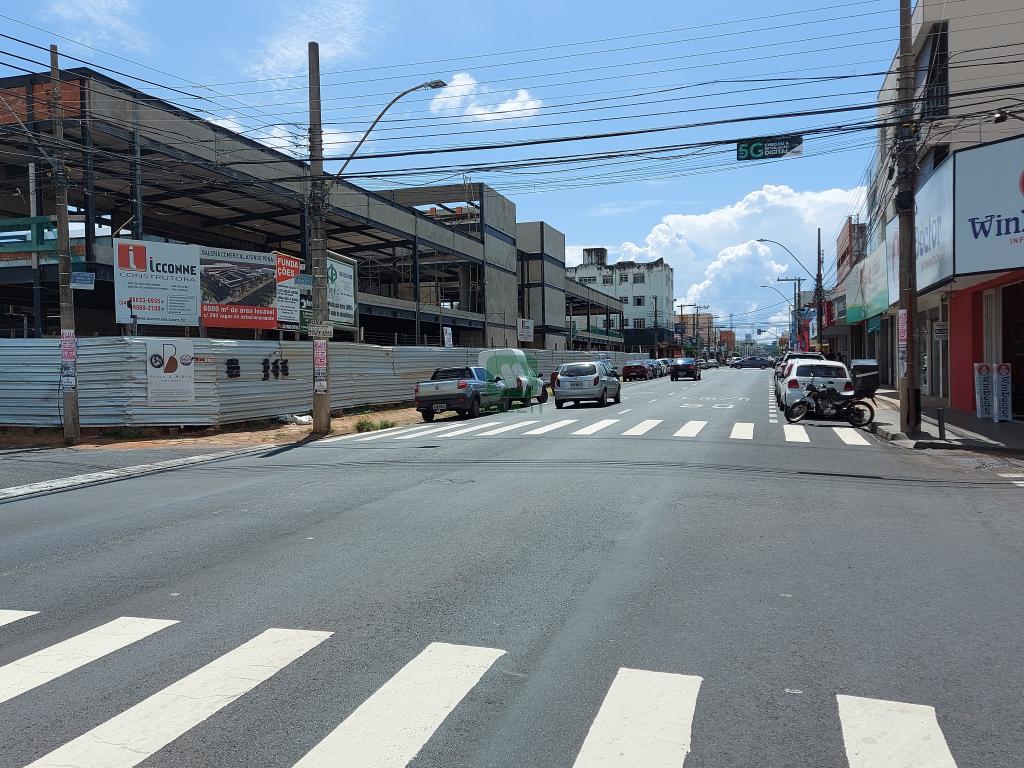 Terreno à venda com 1 quarto, 300m² - Foto 3