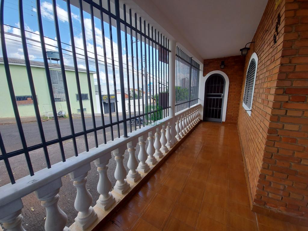 Casa à venda com 5 quartos, 300m² - Foto 2