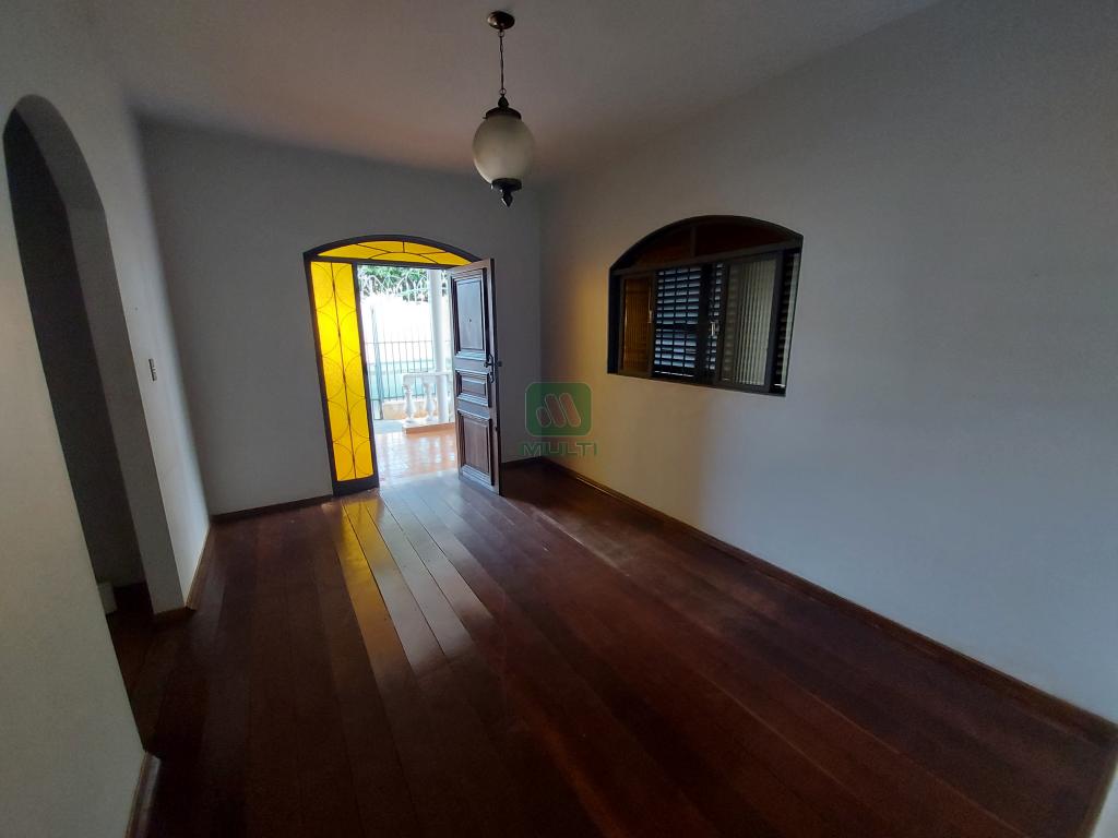 Casa à venda com 5 quartos, 300m² - Foto 4