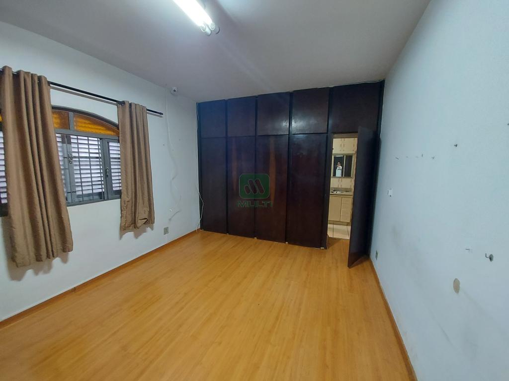 Casa à venda com 5 quartos, 300m² - Foto 17