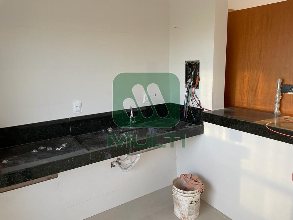 Apartamento à venda com 3 quartos, 73m² - Foto 2