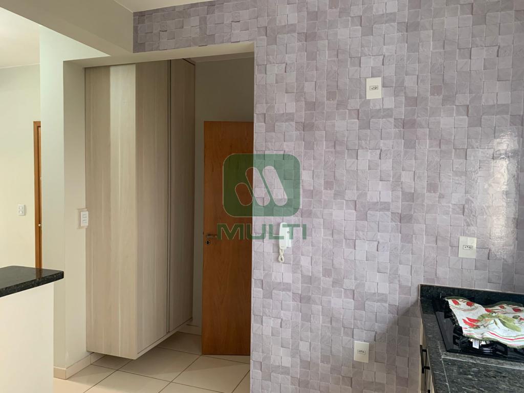 Apartamento à venda com 2 quartos, 64m² - Foto 3