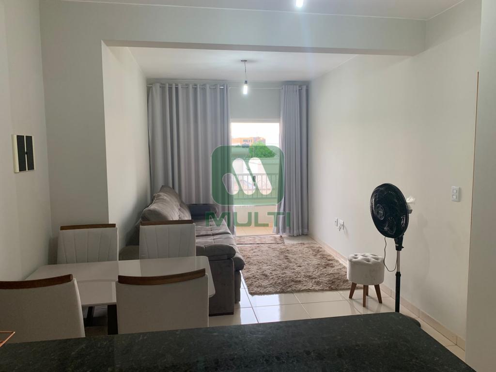 Apartamento à venda com 2 quartos, 64m² - Foto 4