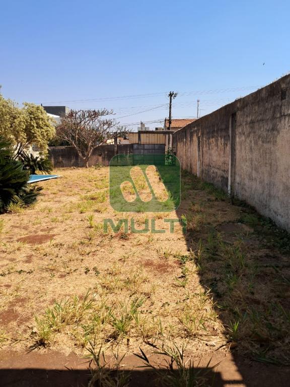 Terreno à venda com 1 quarto, 360m² - Foto 2