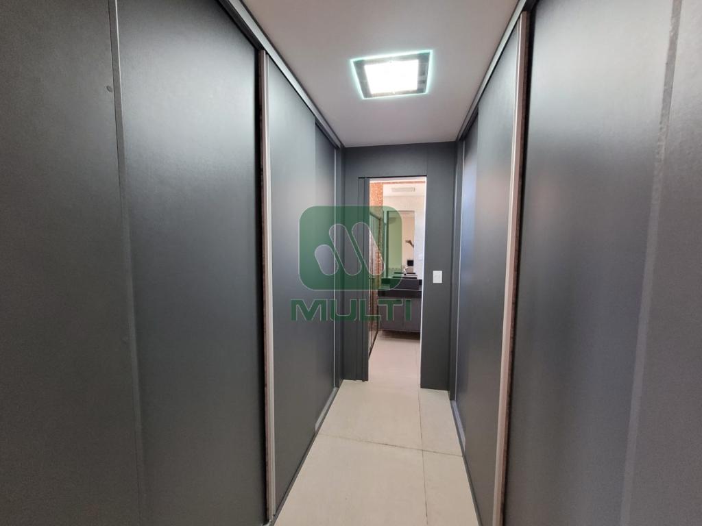 Cobertura à venda com 3 quartos, 220m² - Foto 2