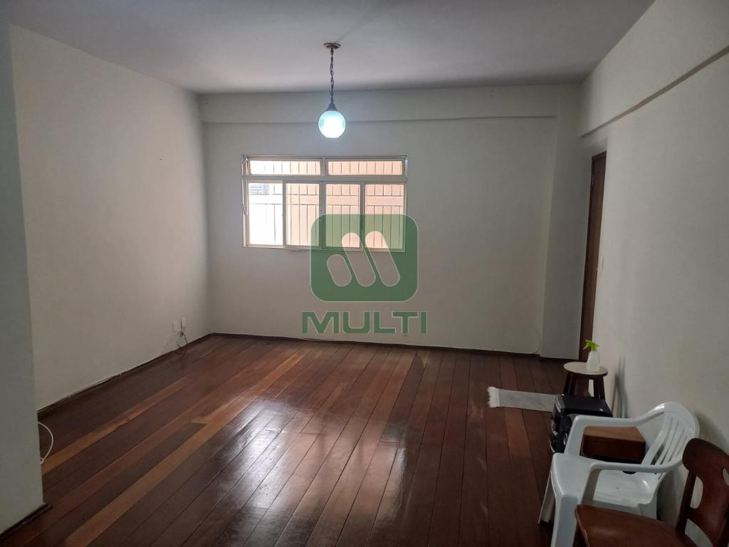 Apartamento à venda com 3 quartos, 130m² - Foto 2