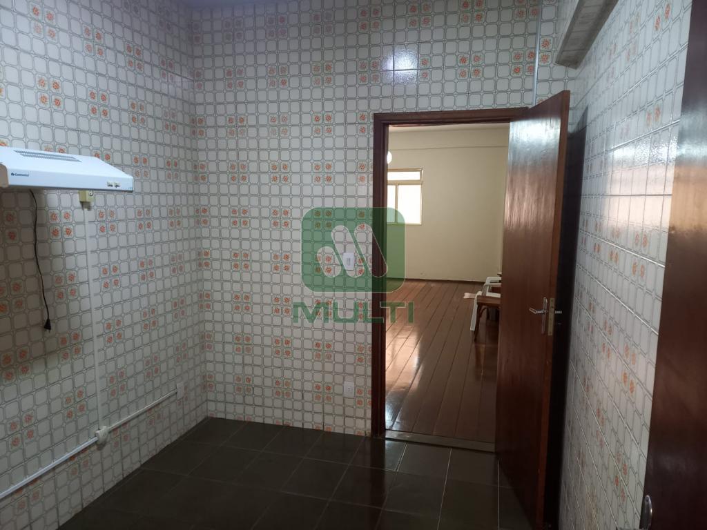 Apartamento à venda com 3 quartos, 130m² - Foto 11