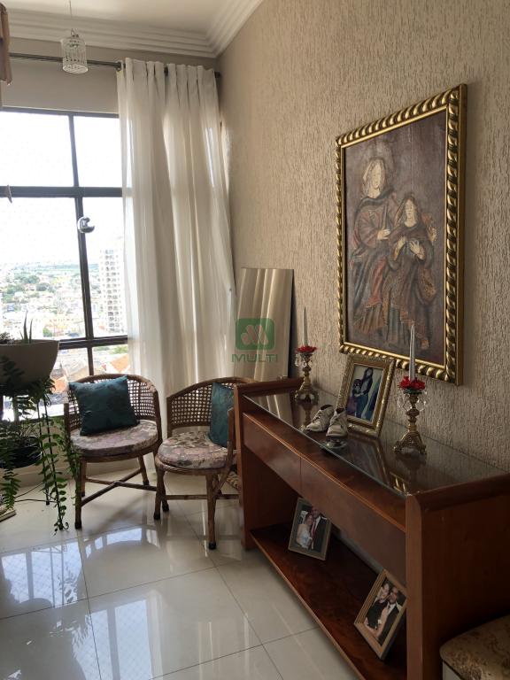 Apartamento à venda com 2 quartos, 72m² - Foto 4