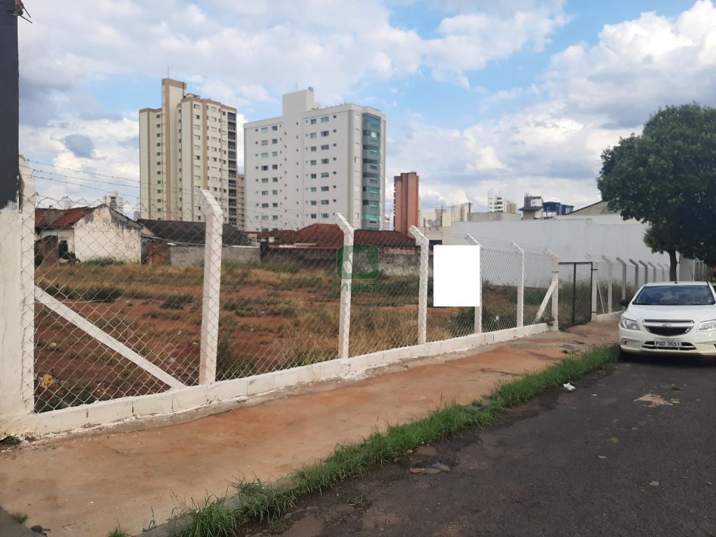 Terreno à venda com 1 quarto, 1480m² - Foto 1