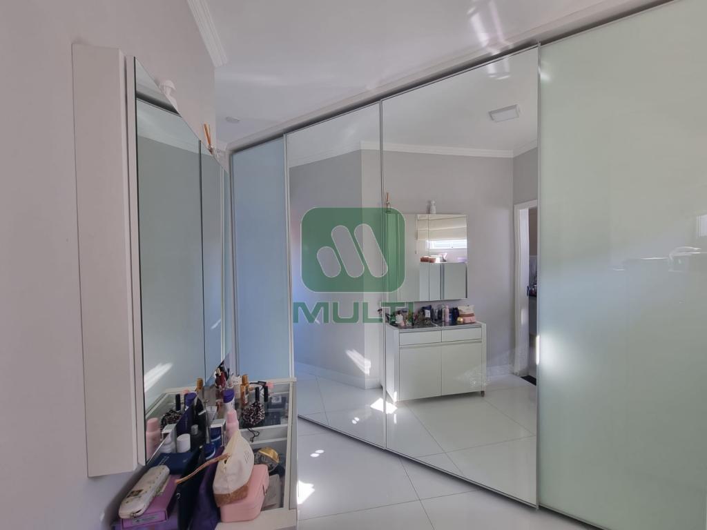 Casa à venda com 4 quartos, 420m² - Foto 1