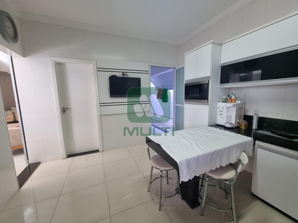 Casa à venda com 4 quartos, 420m² - Foto 10