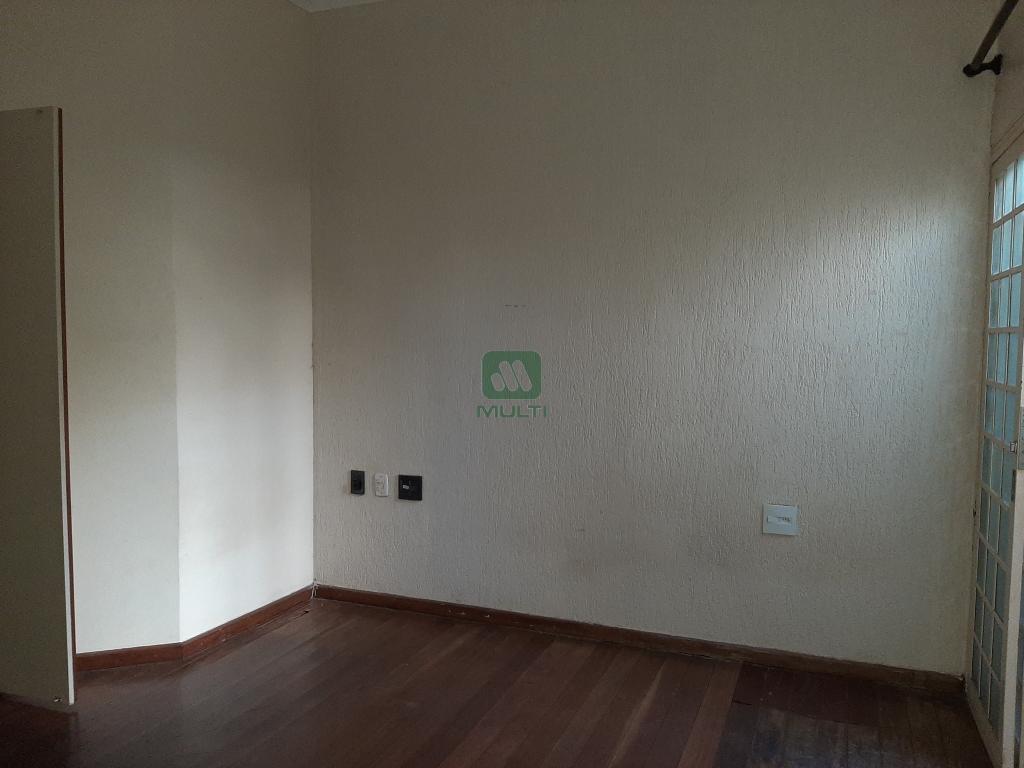 Casa à venda com 3 quartos, 229m² - Foto 3