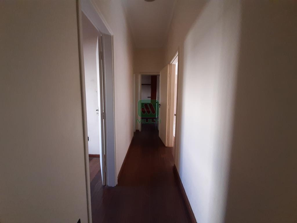 Casa à venda com 3 quartos, 229m² - Foto 8