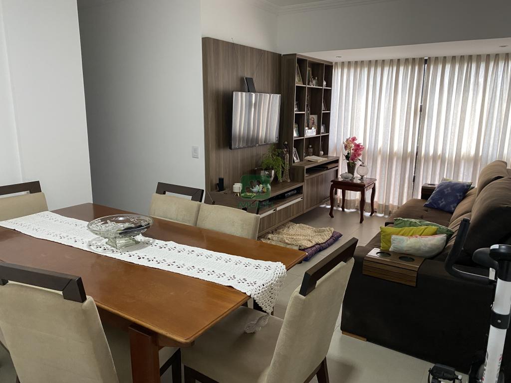 Apartamento à venda com 3 quartos, 74m² - Foto 1