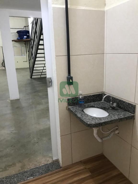 Casa de Condomínio à venda com 1 quarto, 220m² - Foto 8