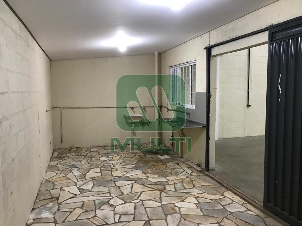 Casa de Condomínio à venda com 1 quarto, 220m² - Foto 10