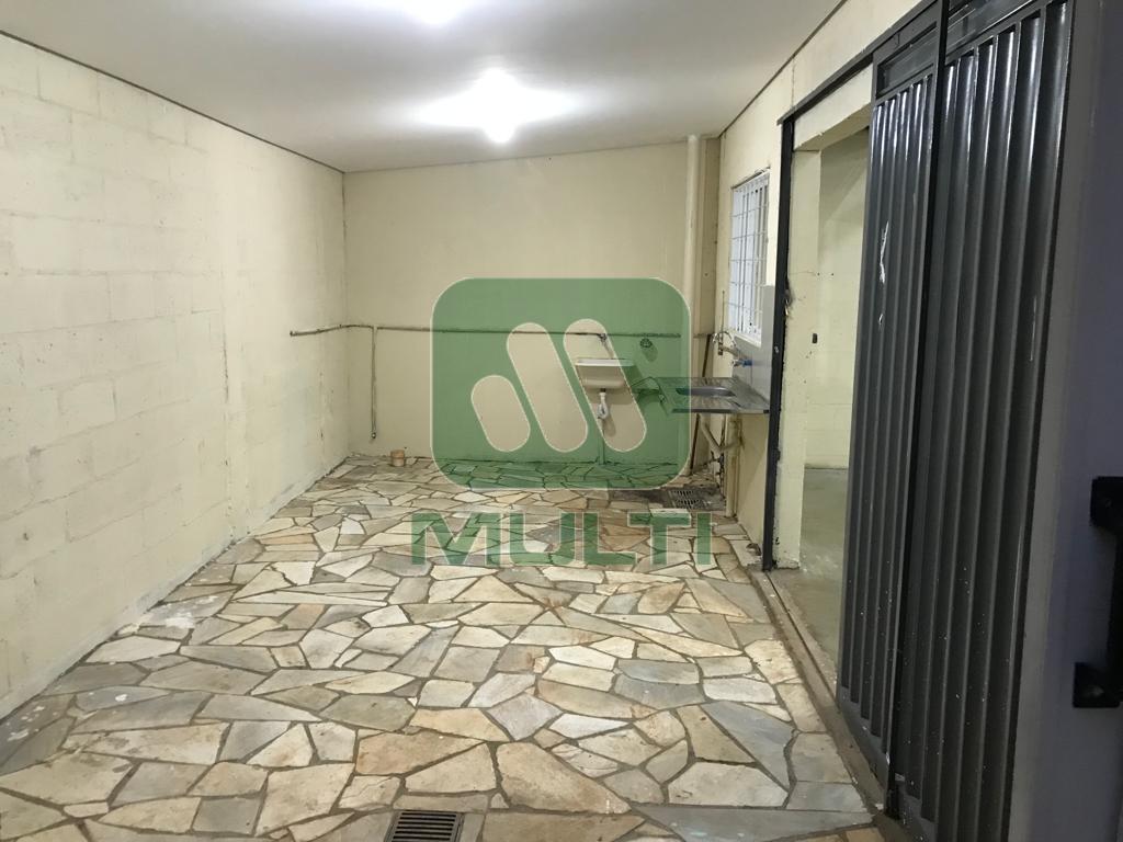 Casa de Condomínio à venda com 1 quarto, 220m² - Foto 13