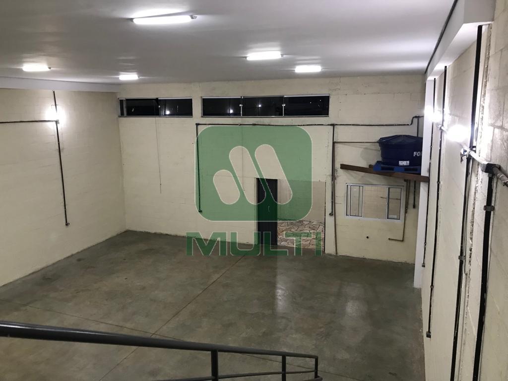 Casa de Condomínio à venda com 1 quarto, 220m² - Foto 16