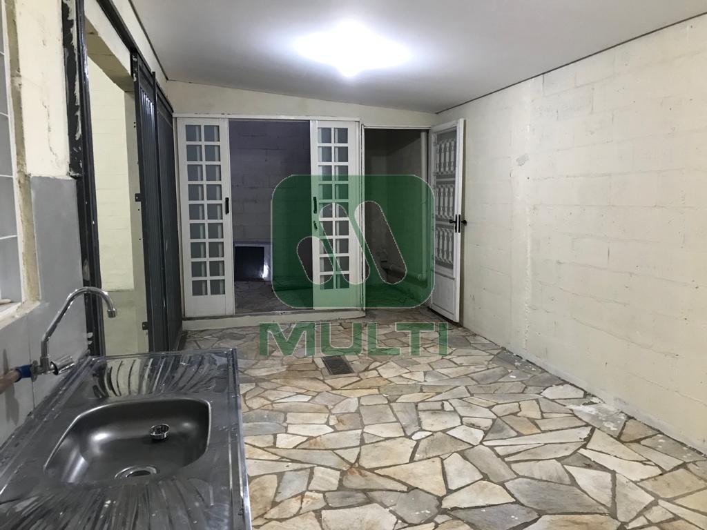 Casa de Condomínio à venda com 1 quarto, 220m² - Foto 17