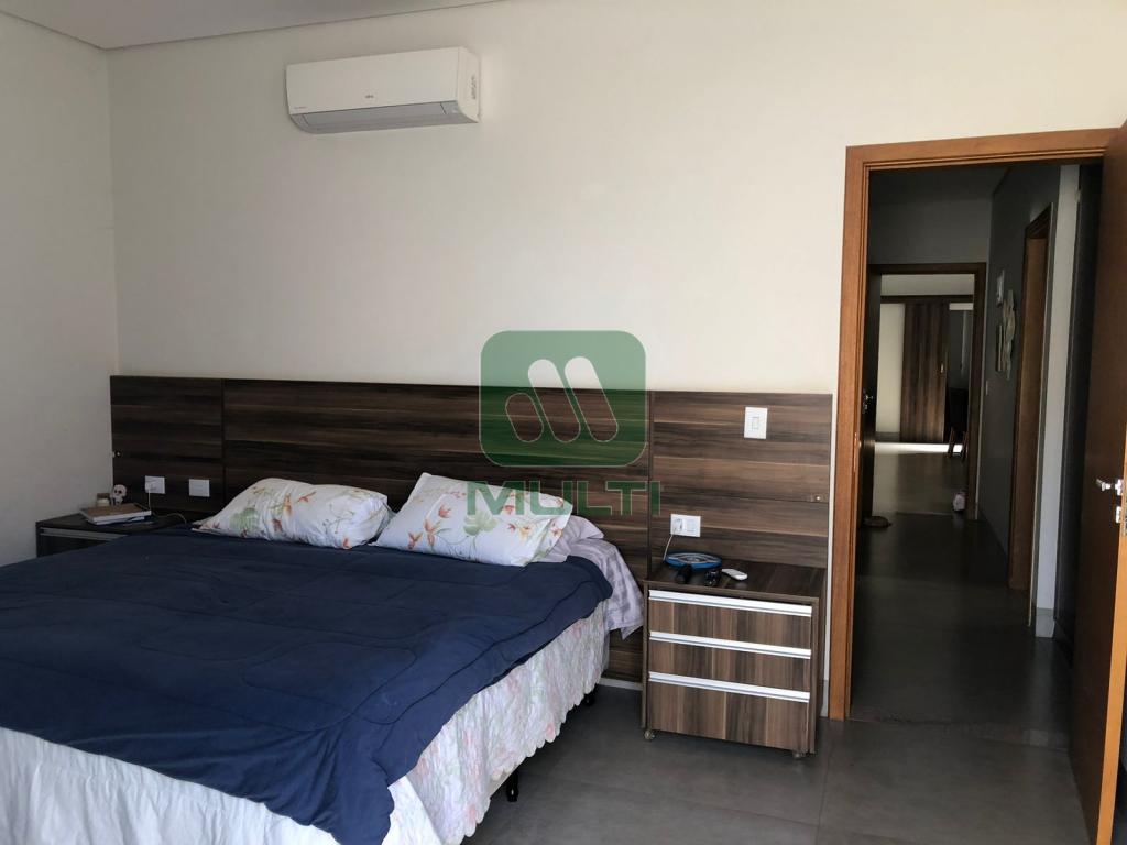 Casa de Condomínio à venda com 3 quartos, 233m² - Foto 8