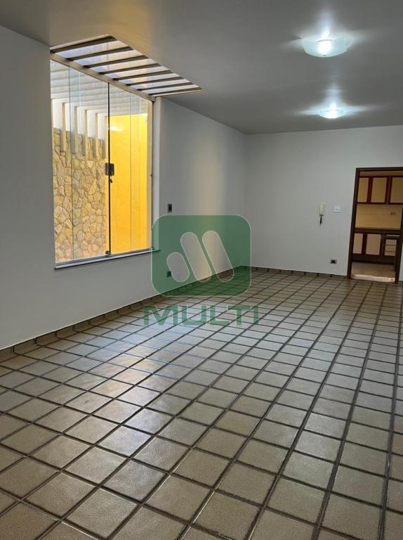 Casa à venda com 7 quartos, 415m² - Foto 1