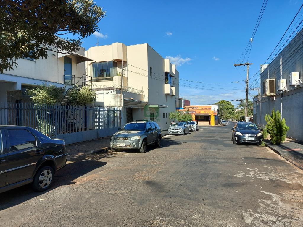 Terreno à venda com 1 quarto, 250m² - Foto 2