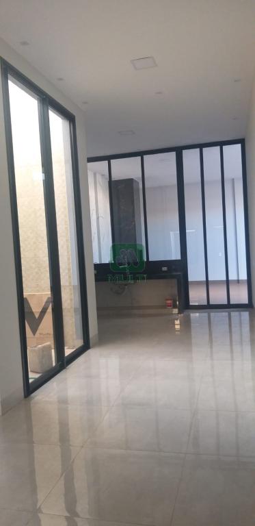 Casa à venda com 3 quartos, 200m² - Foto 1