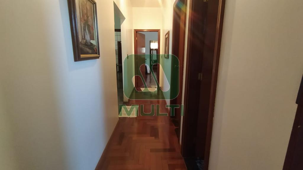 Casa à venda com 3 quartos, 370m² - Foto 3