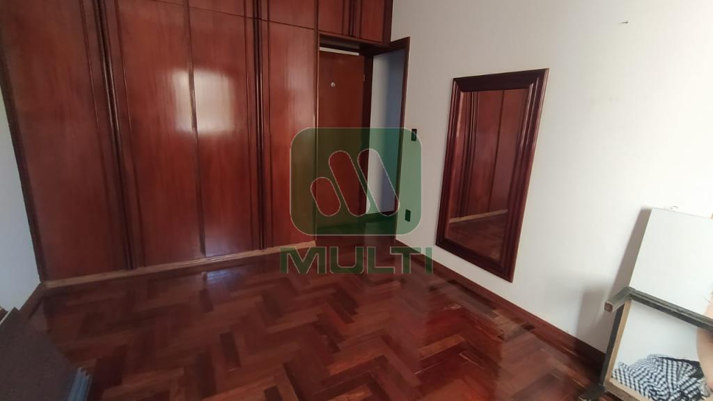 Casa à venda com 3 quartos, 370m² - Foto 4