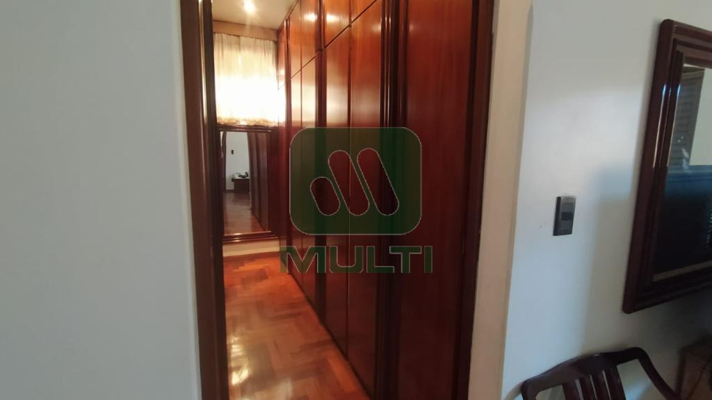 Casa à venda com 3 quartos, 370m² - Foto 16